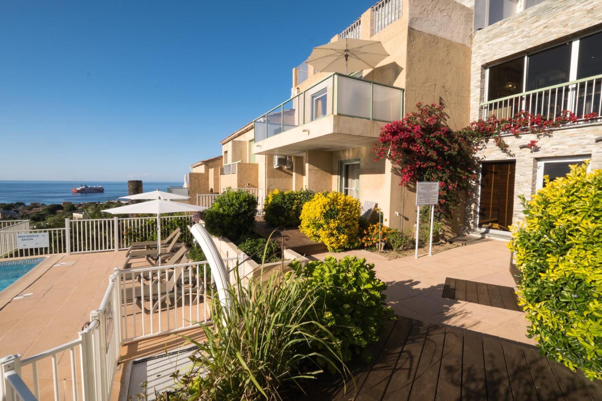 Hotel Funtana Marina LʼÎle-Rousse エクステリア 写真